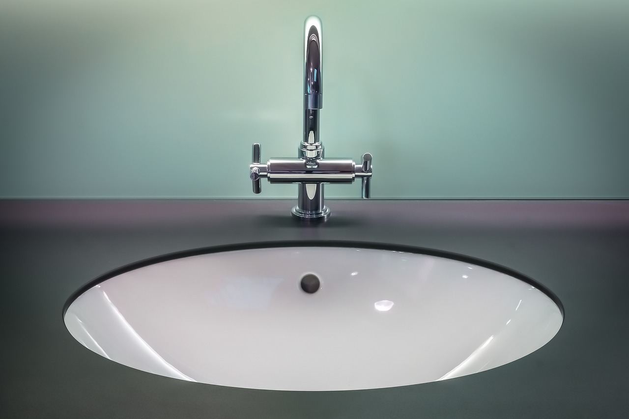 Double vanity with white quartz counter and two undermount sinks